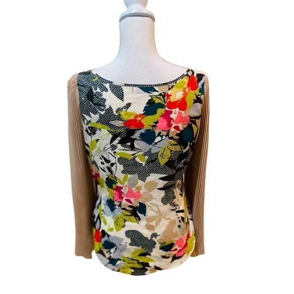 Ck Heaven floral with tan pleated open sleeve top size medium - Picture 13 of 16